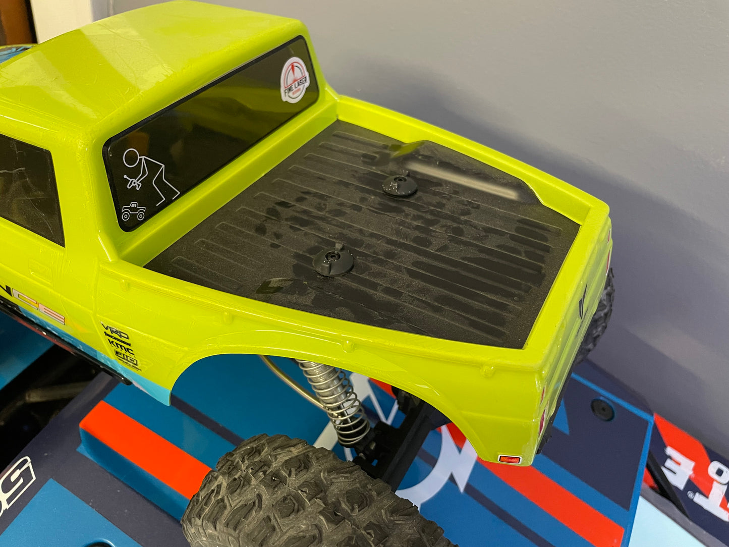V3 Clipless Body Mounts for Vanquish VRD Stance/Carbon